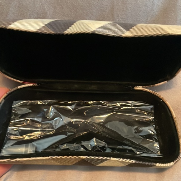 Designer sunglasses cases. - Picture 5 of 7